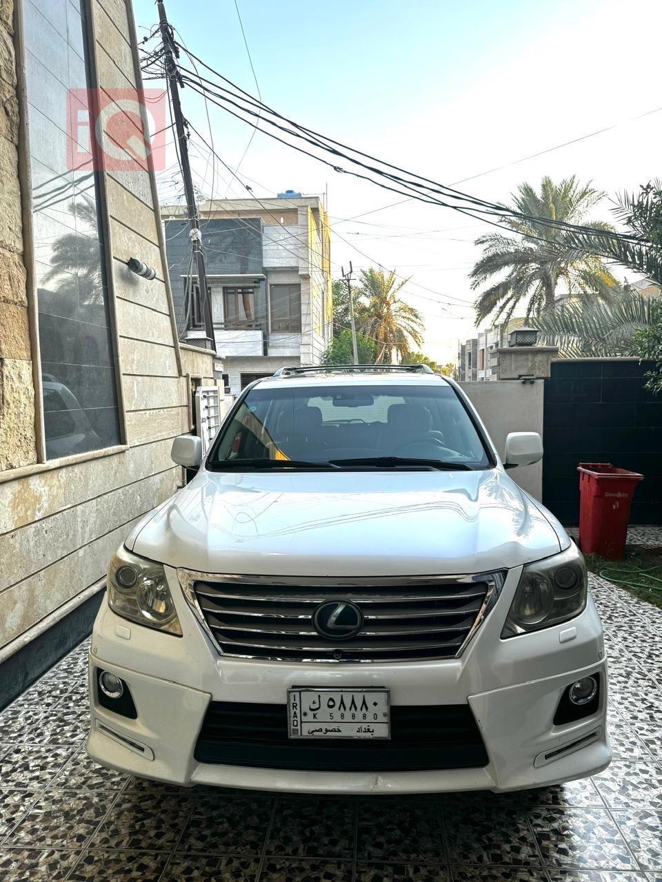 Lexus LX
